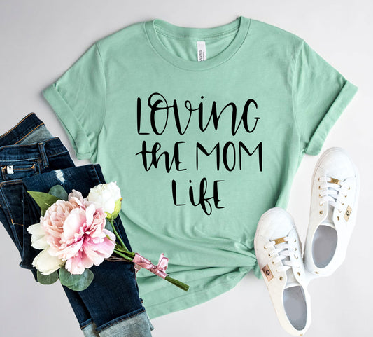 DT0194 Loving The Mom Life Shirt